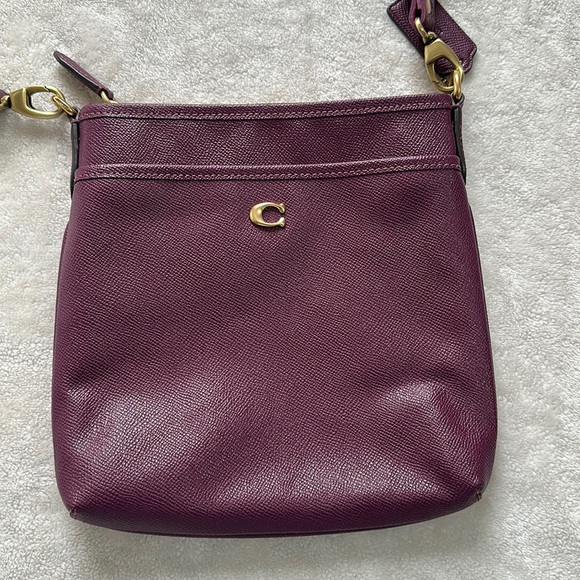 Kitt Messenger Crossbody - Picture 1 of 7